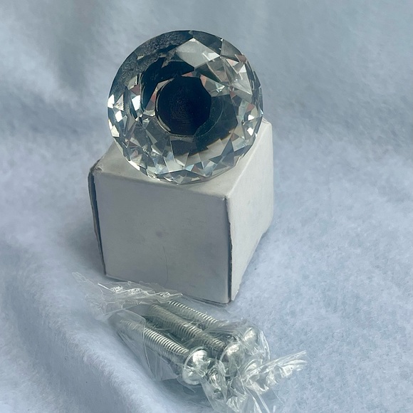 Crystal and Black Bezeled Drawer Knobs set of 10 with Hardware. - Picture 2 of 8